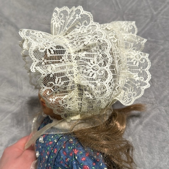 Other - Lace ruffled bonnet